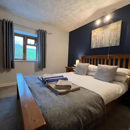 Penuwch Boathouse- Lakeside Rural Cottage Ideal For Families With Indoor Heated Pool Carmarthen Bagian luar foto