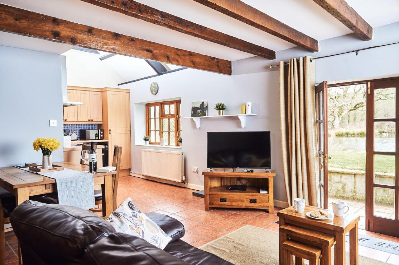 Penuwch Boathouse- Lakeside Rural Cottage Ideal For Families With Indoor Heated Pool Carmarthen Bagian luar foto