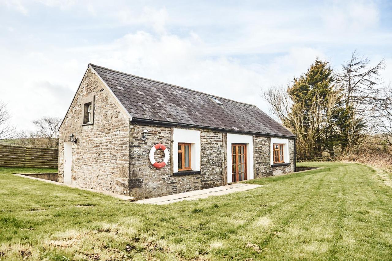 Penuwch Boathouse- Lakeside Rural Cottage Ideal For Families With Indoor Heated Pool Carmarthen Bagian luar foto
