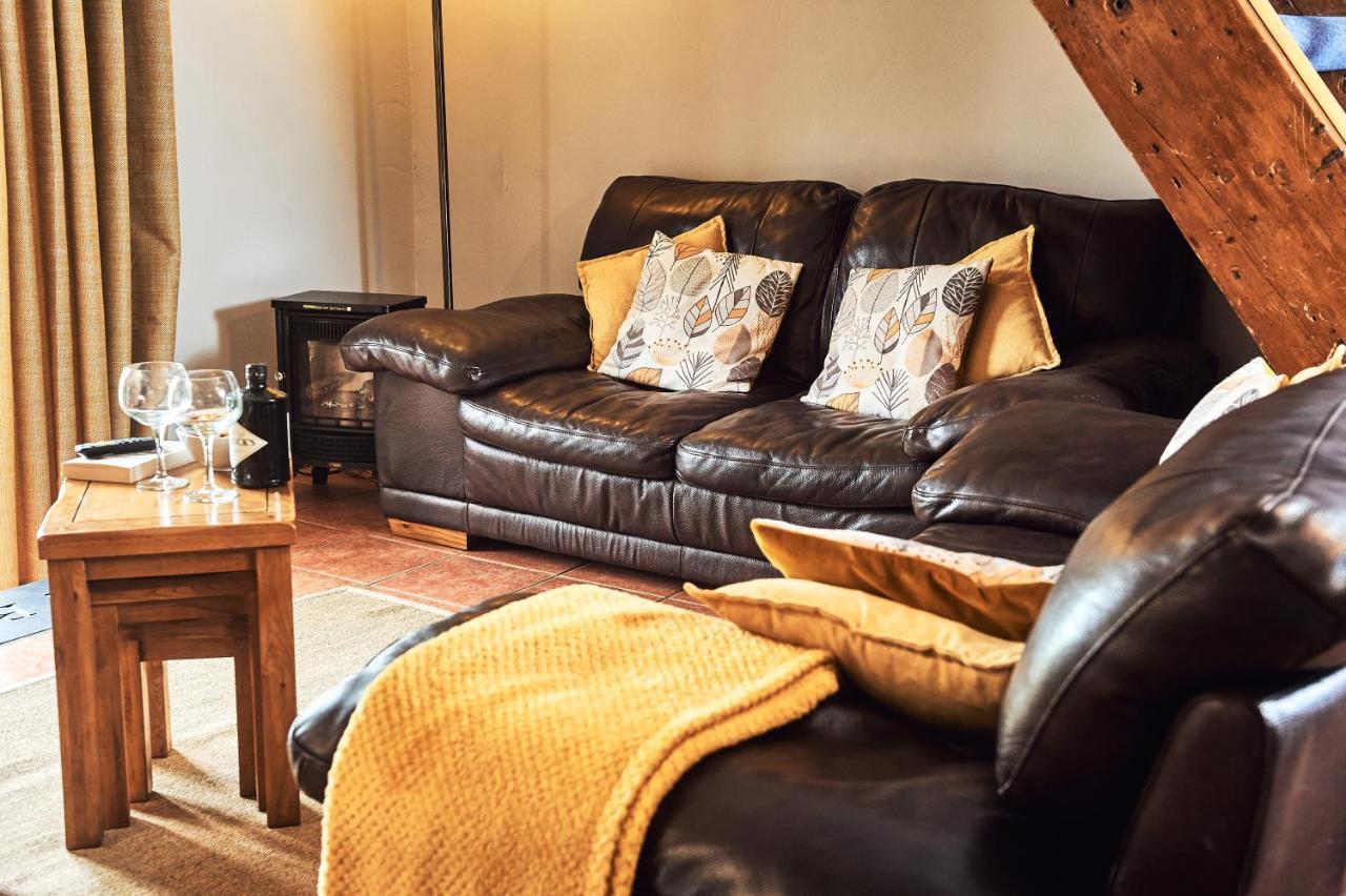 Penuwch Boathouse- Lakeside Rural Cottage Ideal For Families With Indoor Heated Pool Carmarthen Bagian luar foto
